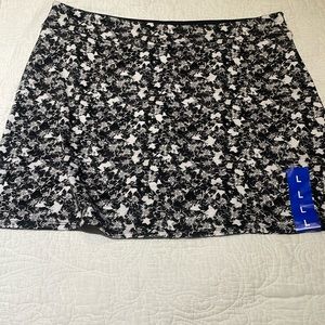 Tranquility Windsor Terrace skort. New with tags.